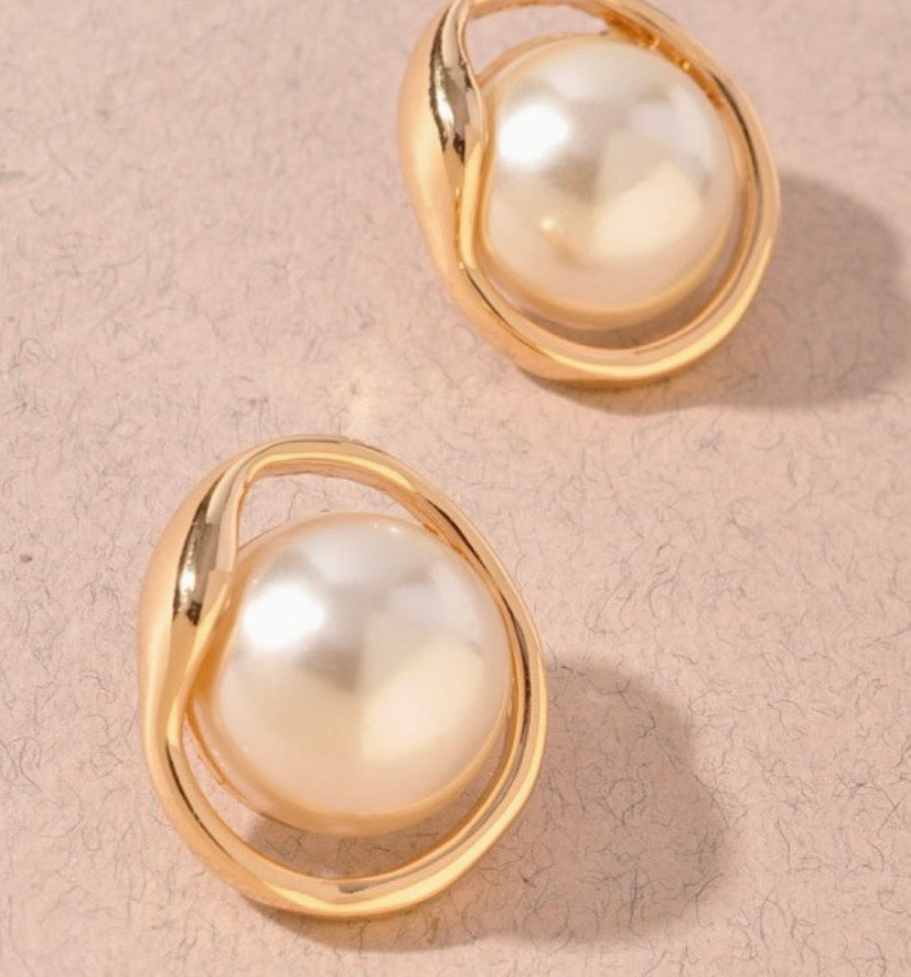 Pearl Cream Classic Earrings