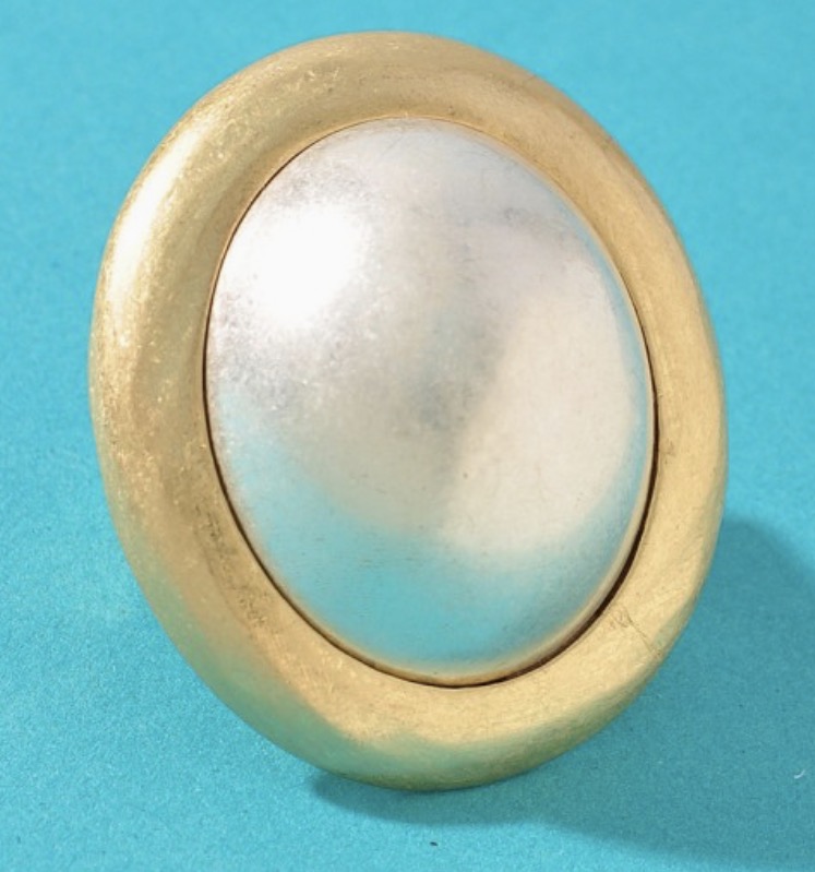 Oval Pearlized Ring